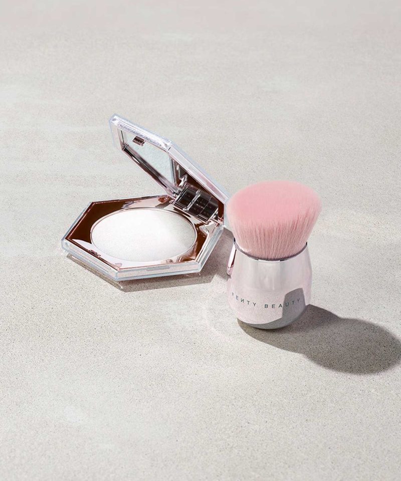 Alternative view of Face & Body Kabuki Brush 160