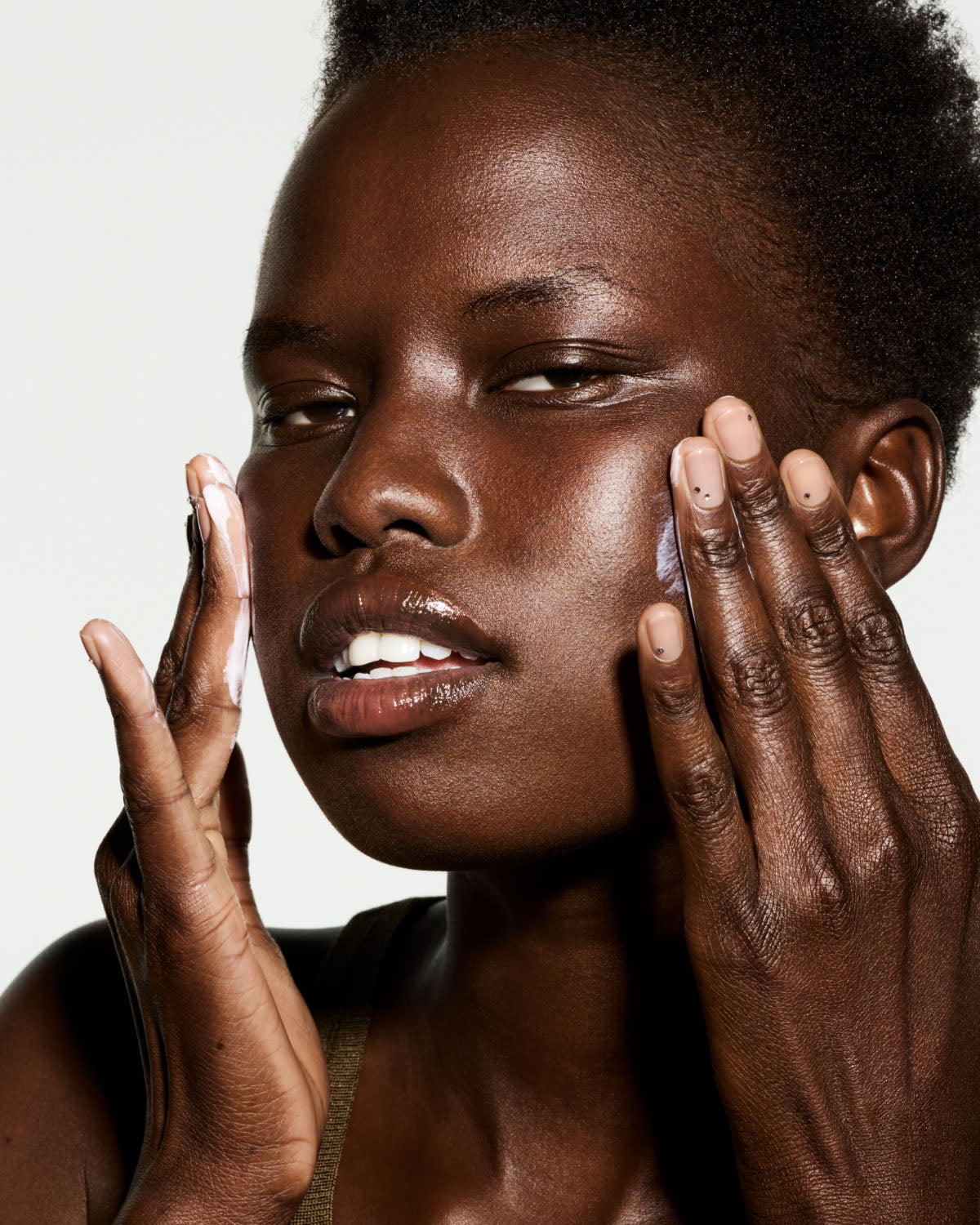 Hydra Vizor Broad Spectrum Mineral SPF 30 Sunscreen Moisturizer - Image 7