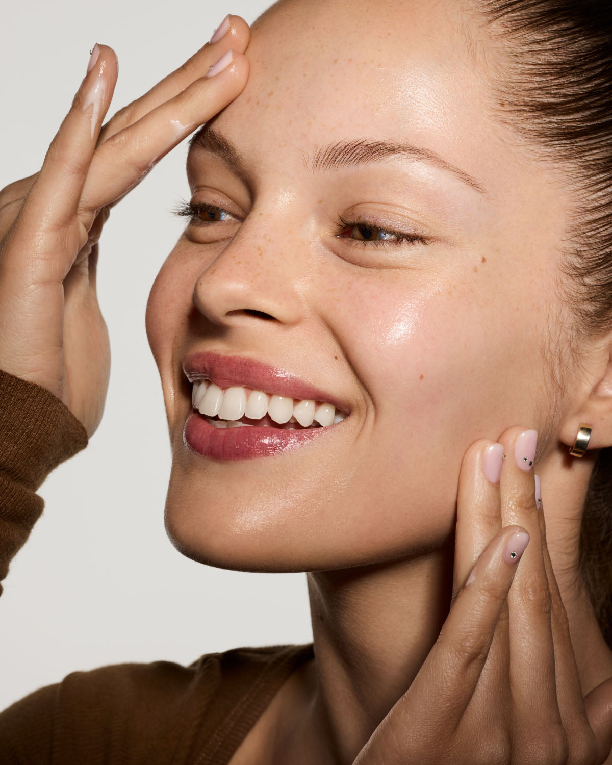 Hydra Vizor Broad Spectrum Mineral SPF 30 Sunscreen Moisturizer - Image 9